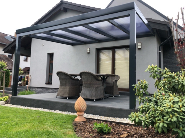 Zahradní elegance bez kompromisů: Když pergola udává styl